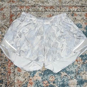 Lululemon pair of grey patterned Hotty Hot shorts. Size 4 Tall